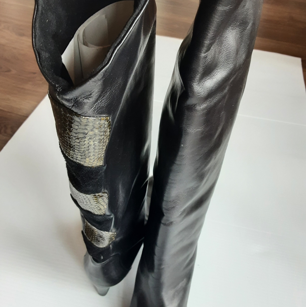 Vero Cuoio Black and Gold Women's Boots
